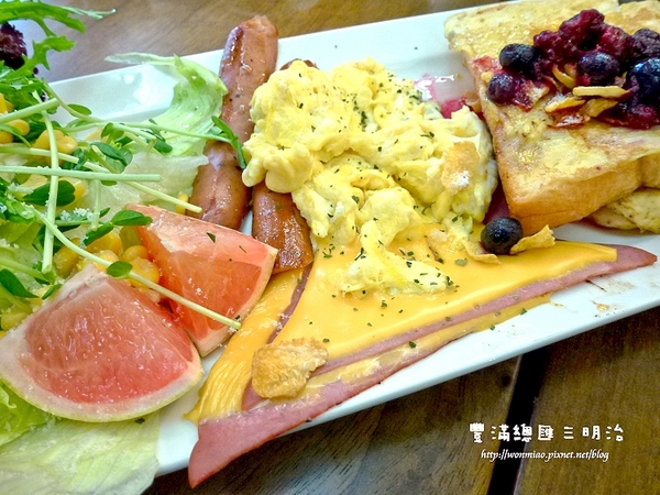 豐滿咖啡．早午餐：【新北市板橋區/食記】人氣紅不讓, 超大份量平價台北板橋早午餐 / 咖啡下午茶 ✿✿ 豐滿總匯三明治 ✿✿