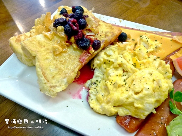 豐滿咖啡．早午餐：【新北市板橋區/食記】人氣紅不讓, 超大份量平價台北板橋早午餐 / 咖啡下午茶 ✿✿ 豐滿總匯三明治 ✿✿