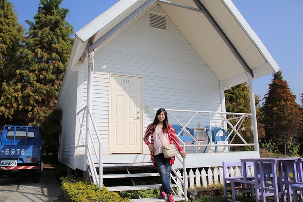 悅來居莊園落羽松：【嘉義民雄景點】悅來居莊園~白色唯美夢幻小木屋，一整排草原落羽松盡情美拍