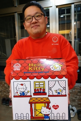 【送禮首選】 喜年來蛋捲 2020年節禮盒︱Hello Kitty芝麻蛋捲 大、小朋友都愛吃 ︱送禮送到心坎裡