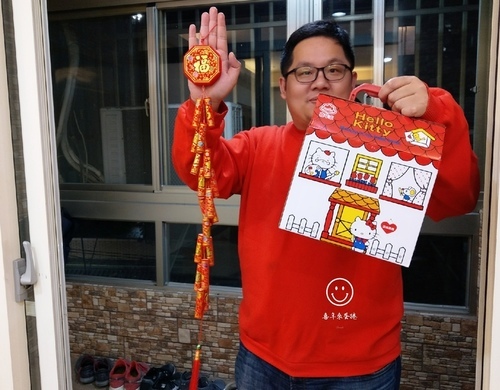 【送禮首選】 喜年來蛋捲 2020年節禮盒︱Hello Kitty芝麻蛋捲 大、小朋友都愛吃 ︱送禮送到心坎裡