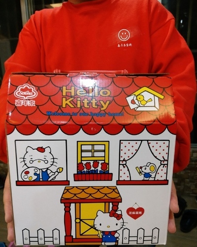 【送禮首選】 喜年來蛋捲 2020年節禮盒︱Hello Kitty芝麻蛋捲 大、小朋友都愛吃 ︱送禮送到心坎裡