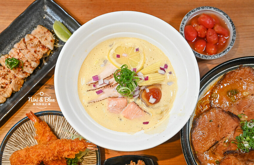 每日12小時熬煮拉麵湯頭,肉盛拉麵滿滿厚切叉燒肉,還有季節限定泡系拉麵 -妮妮布魯