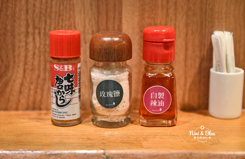 每日12小時熬煮拉麵湯頭,肉盛拉麵滿滿厚切叉燒肉,還有季節限定泡系拉麵 -妮妮布魯