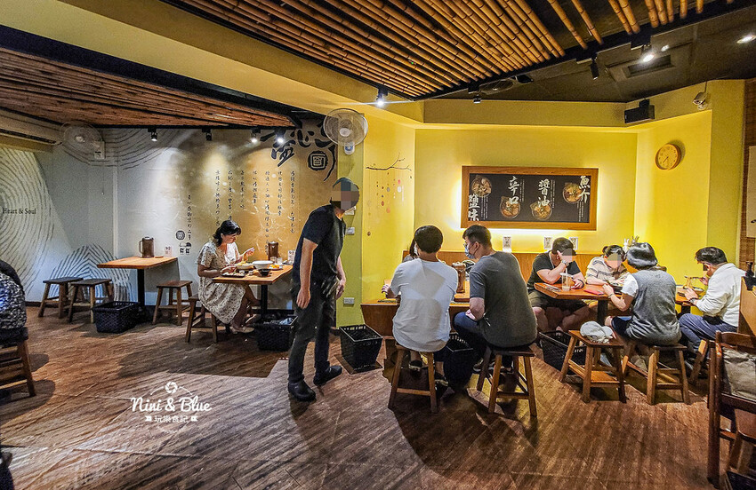 每日12小時熬煮拉麵湯頭,肉盛拉麵滿滿厚切叉燒肉,還有季節限定泡系拉麵 -妮妮布魯