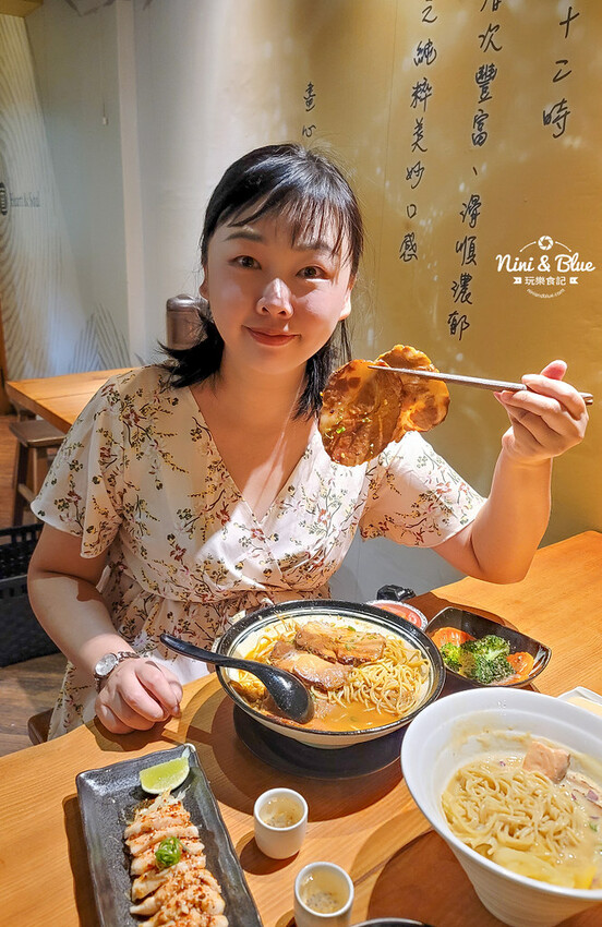 每日12小時熬煮拉麵湯頭,肉盛拉麵滿滿厚切叉燒肉,還有季節限定泡系拉麵 -妮妮布魯