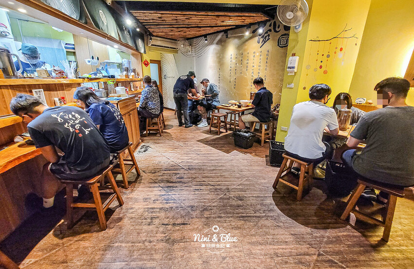 每日12小時熬煮拉麵湯頭,肉盛拉麵滿滿厚切叉燒肉,還有季節限定泡系拉麵 -妮妮布魯