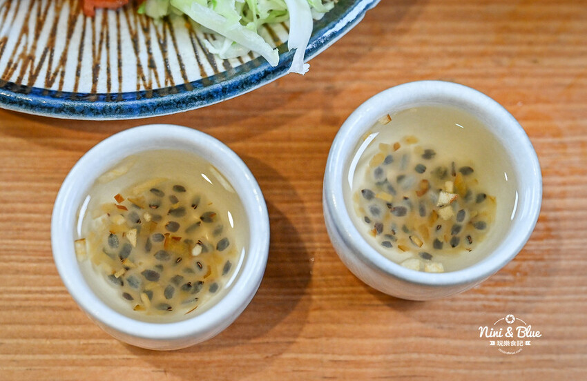 每日12小時熬煮拉麵湯頭,肉盛拉麵滿滿厚切叉燒肉,還有季節限定泡系拉麵 -妮妮布魯