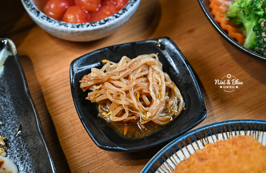 每日12小時熬煮拉麵湯頭,肉盛拉麵滿滿厚切叉燒肉,還有季節限定泡系拉麵 -妮妮布魯