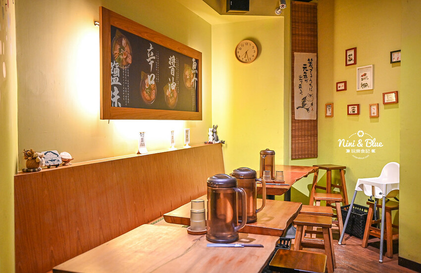 每日12小時熬煮拉麵湯頭,肉盛拉麵滿滿厚切叉燒肉,還有季節限定泡系拉麵 -妮妮布魯