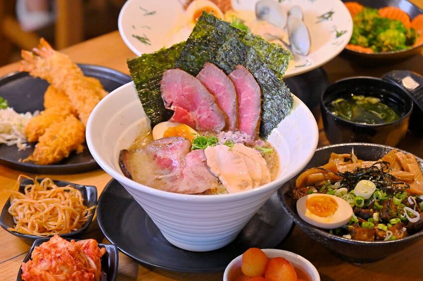 台中市北區台中北區美食推薦 7種湯頭12小時熬煮 特盛大肉量好滿足 洋食風季節拉麵推薦/盡心亭拉麵