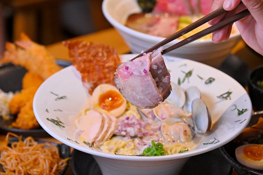 台中市北區台中北區美食推薦 7種湯頭12小時熬煮 特盛大肉量好滿足 洋食風季節拉麵推薦/盡心亭拉麵