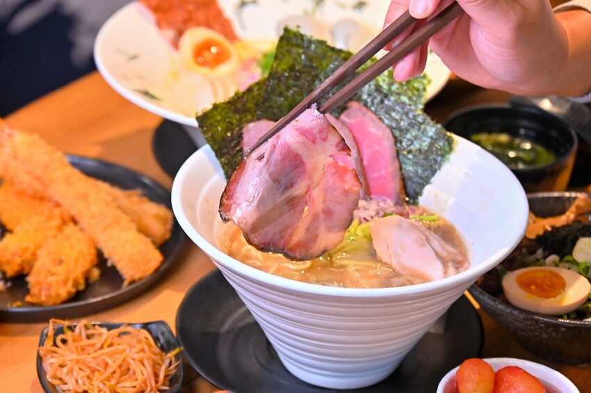 台中市北區台中北區美食推薦 7種湯頭12小時熬煮 特盛大肉量好滿足 洋食風季節拉麵推薦/盡心亭拉麵