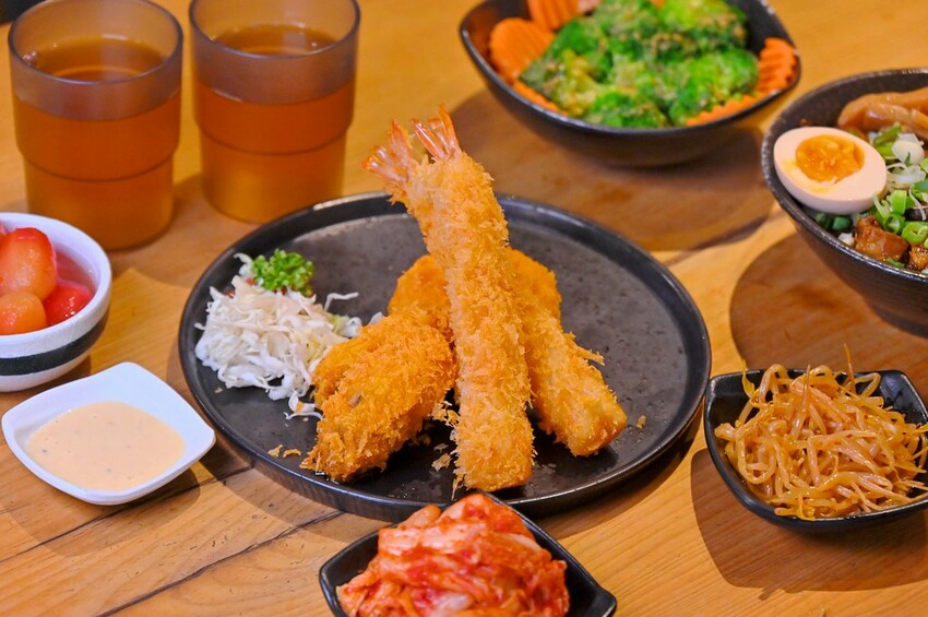 台中市北區台中北區美食推薦 7種湯頭12小時熬煮 特盛大肉量好滿足 洋食風季節拉麵推薦/盡心亭拉麵