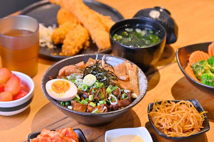 台中市北區台中北區美食推薦 7種湯頭12小時熬煮 特盛大肉量好滿足 洋食風季節拉麵推薦/盡心亭拉麵