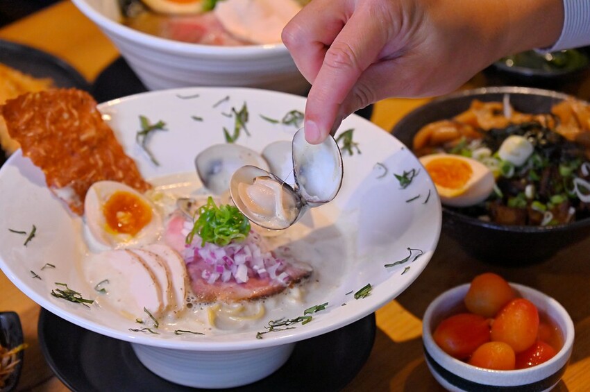 台中市北區台中北區美食推薦 7種湯頭12小時熬煮 特盛大肉量好滿足 洋食風季節拉麵推薦/盡心亭拉麵