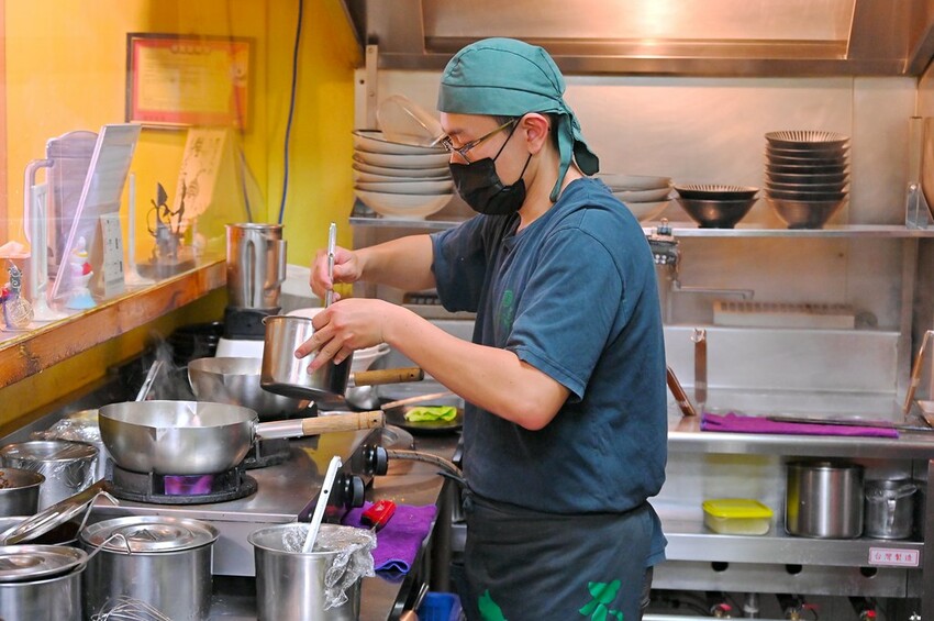 台中市北區台中北區美食推薦 7種湯頭12小時熬煮 特盛大肉量好滿足 洋食風季節拉麵推薦/盡心亭拉麵