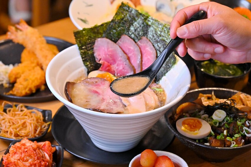 台中市北區台中北區美食推薦 7種湯頭12小時熬煮 特盛大肉量好滿足 洋食風季節拉麵推薦/盡心亭拉麵