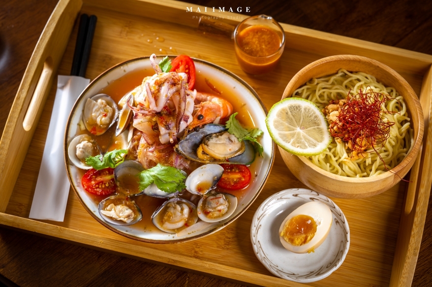 你絕對沒吃過的泰新鮮SEAFOOD涼麵、泰式奶茶千層蛋糕,今年夏天『好咖』給你滿滿的泰味~『好咖Howcup』中原大學美食