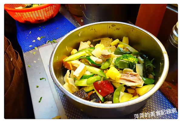 阿姨塩水雞 ~ 60種選擇．士林夜士外圍不需擠在人群中(有座位) -捷運劍潭站