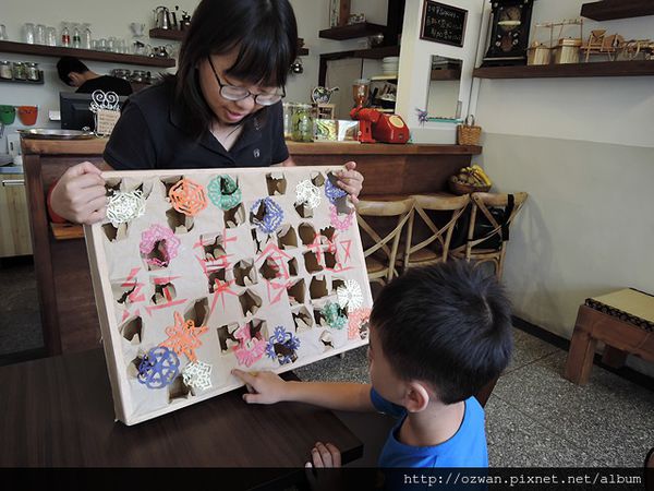 [吃喝]咖啡、童趣、輕食～紅葉食趣 RedLeaf Cafe。