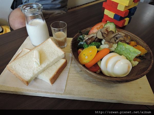 [吃喝]咖啡、童趣、輕食～紅葉食趣 RedLeaf Cafe。