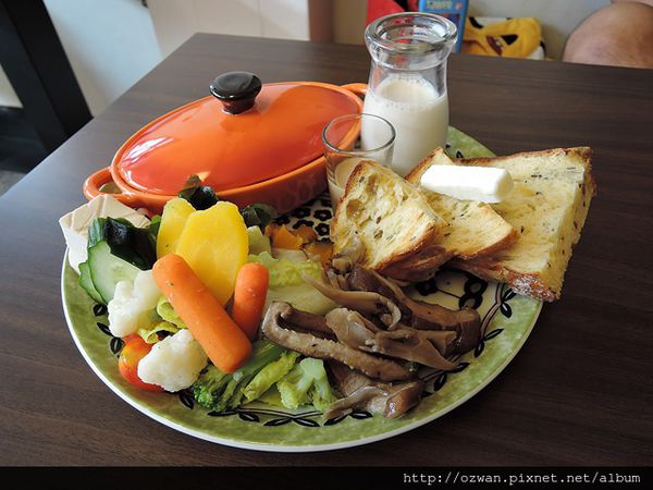 [吃喝]咖啡、童趣、輕食～紅葉食趣 RedLeaf Cafe。