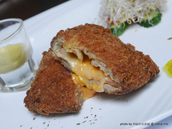 赤崁璽樓：【食記】台南赤崁璽樓蔬食餐廳-襌&食時尚異國蔬食料理@中西區赤崁樓 : 面對時間的巨輪,在歷史洪流的角落用餐, 仿佛格外美味!