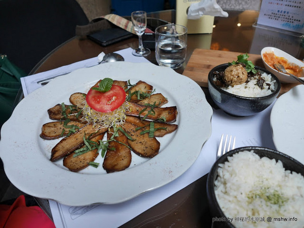 赤崁璽樓：【食記】台南赤崁璽樓蔬食餐廳-襌&食時尚異國蔬食料理@中西區赤崁樓 : 面對時間的巨輪,在歷史洪流的角落用餐, 仿佛格外美味!