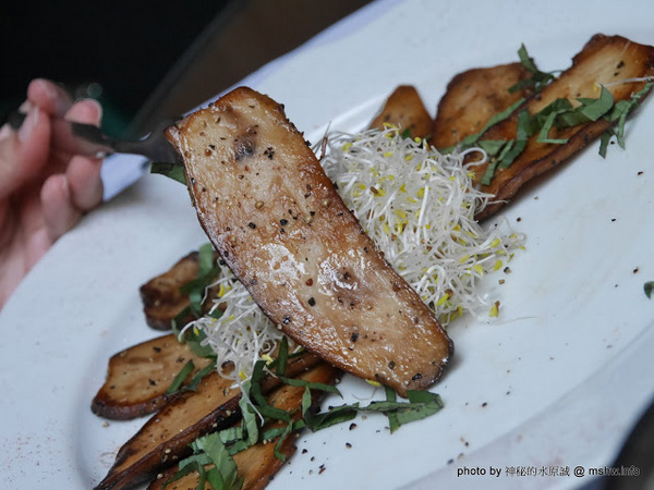 赤崁璽樓：【食記】台南赤崁璽樓蔬食餐廳-襌&食時尚異國蔬食料理@中西區赤崁樓 : 面對時間的巨輪,在歷史洪流的角落用餐, 仿佛格外美味!