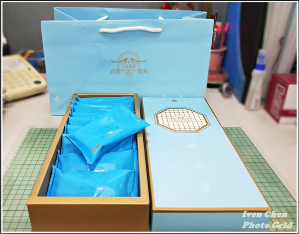 赤崁璽樓 . 蔬食料理餐廳：《鳳梨酥伴手禮》來自府城的最佳拌手禮/純淨香濃溫馨的質感/自用送禮倆相宜-『赤崁璽樓蔬食餐廳』的鳳梨酥禮盒