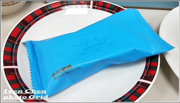 赤崁璽樓 . 蔬食料理餐廳：《鳳梨酥伴手禮》來自府城的最佳拌手禮/純淨香濃溫馨的質感/自用送禮倆相宜-『赤崁璽樓蔬食餐廳』的鳳梨酥禮盒