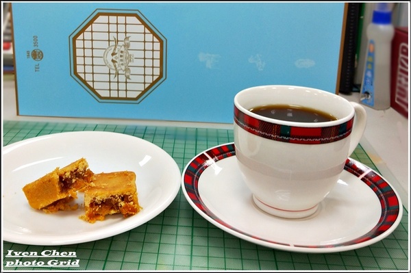 赤崁璽樓 . 蔬食料理餐廳：《鳳梨酥伴手禮》來自府城的最佳拌手禮/純淨香濃溫馨的質感/自用送禮倆相宜-『赤崁璽樓蔬食餐廳』的鳳梨酥禮盒