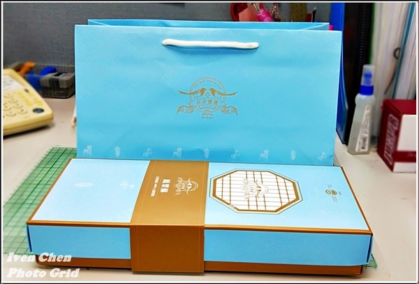 赤崁璽樓 . 蔬食料理餐廳：《鳳梨酥伴手禮》來自府城的最佳拌手禮/純淨香濃溫馨的質感/自用送禮倆相宜-『赤崁璽樓蔬食餐廳』的鳳梨酥禮盒