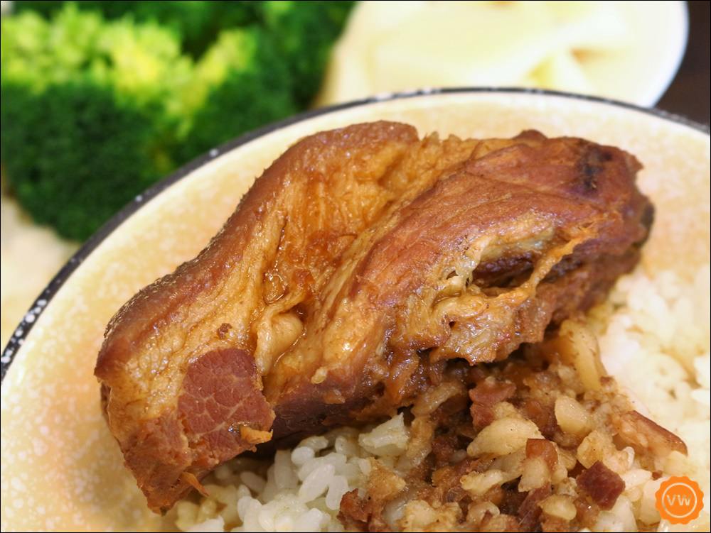 嘉義美食 │古早味 │傳統美食 :合家香魯軟骨飯 嘉義美食 │古早味 │傳統美食 :合家香魯軟骨飯