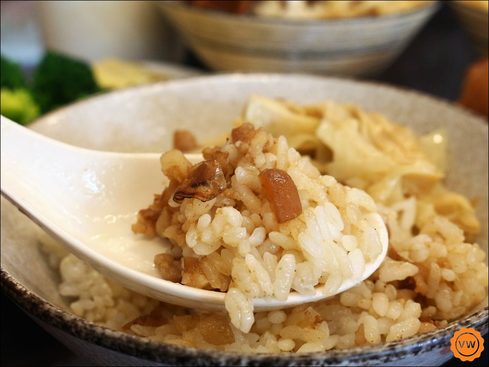 嘉義美食│傳統古早味│合家香魯軟骨飯、魯肉飯、魯雞腿飯、腿庫飯,還有暖暖的古早味外帶便當!