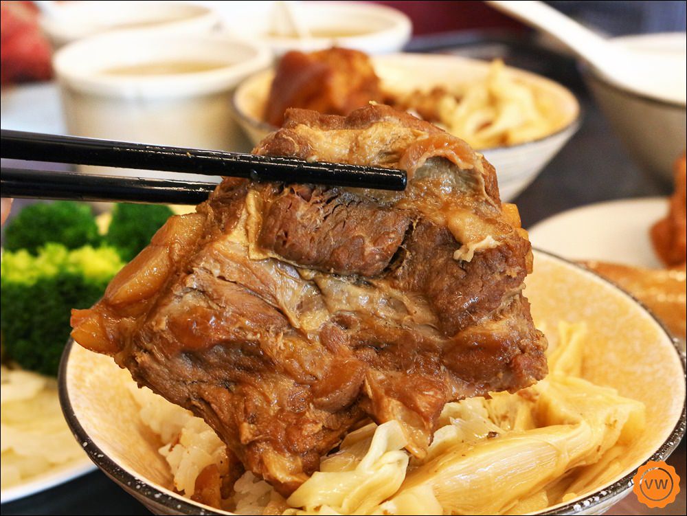 嘉義美食 │古早味 │傳統美食 :合家香魯軟骨飯 嘉義美食 │古早味 │傳統美食 :合家香魯軟骨飯