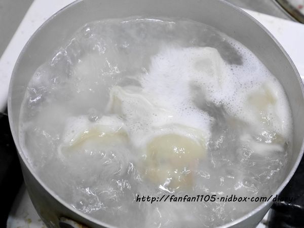 【KAWA巧活食品】安心飽滿水餃 香菇黑木耳素水餃能量豬鮮蝦豬肉水餃 (10).JPG