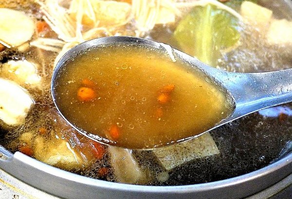 帝王食補紅面薑母鴨:台北淡水【帝王食補】古早味菜脯雞 / 養生鍋物 / 溫暖食補鍋物.淡水捷運站