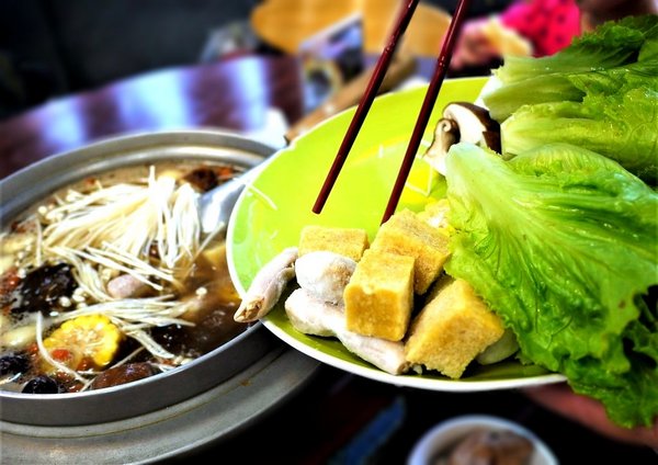 帝王食補紅面薑母鴨:台北淡水【帝王食補】古早味菜脯雞 / 養生鍋物 / 溫暖食補鍋物.淡水捷運站