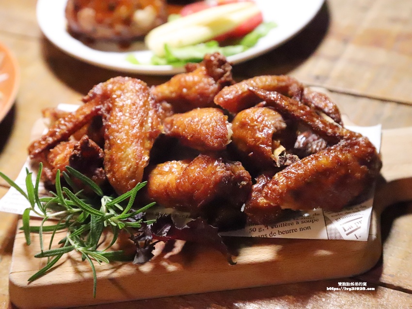 推薦高雄苓雅  晚餐宵夜 Urban Soul餐酒館․客製化的創意調酒 ․相聚小酌