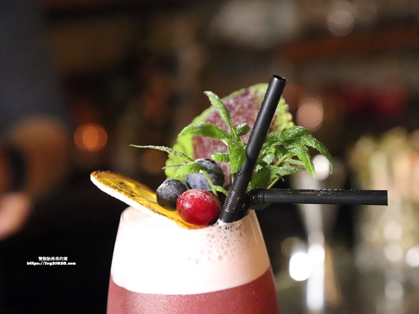 推薦高雄苓雅  晚餐宵夜 Urban Soul餐酒館․客製化的創意調酒 ․相聚小酌