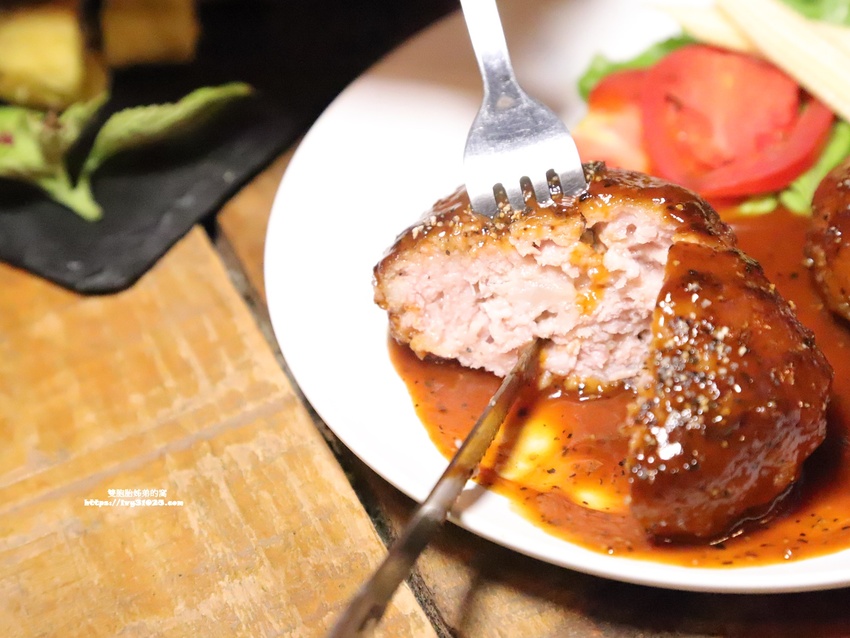 推薦高雄苓雅  晚餐宵夜 Urban Soul餐酒館․客製化的創意調酒 ․相聚小酌