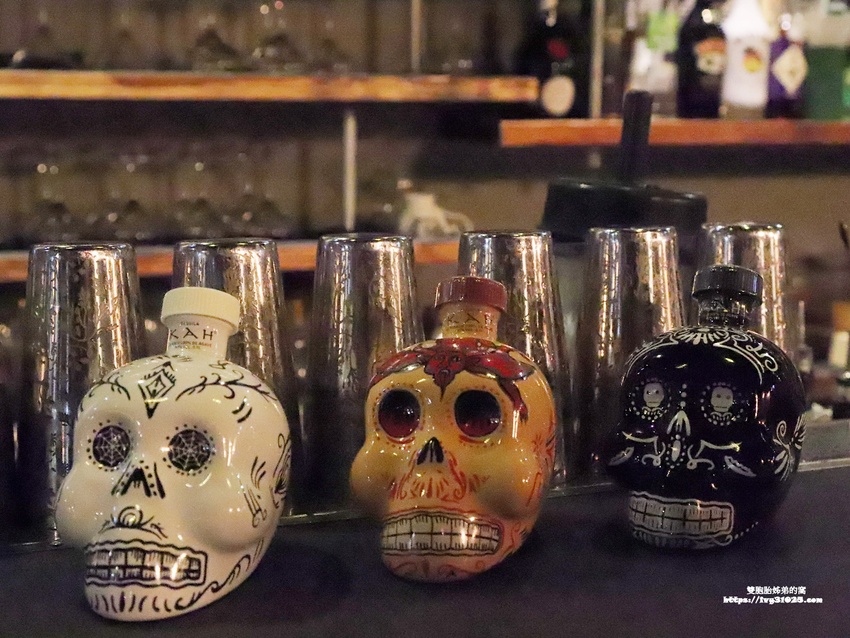 推薦高雄苓雅  晚餐宵夜 Urban Soul餐酒館․客製化的創意調酒 ․相聚小酌