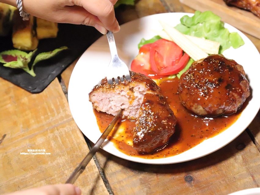 推薦高雄苓雅  晚餐宵夜 Urban Soul餐酒館․客製化的創意調酒 ․相聚小酌