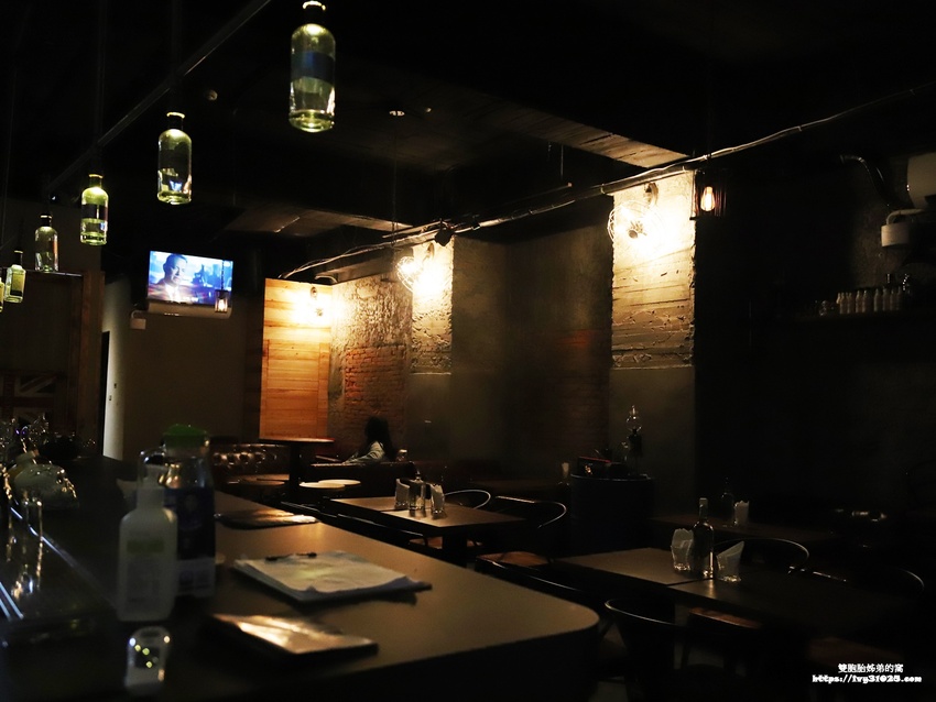 推薦高雄苓雅  晚餐宵夜 Urban Soul餐酒館․客製化的創意調酒 ․相聚小酌