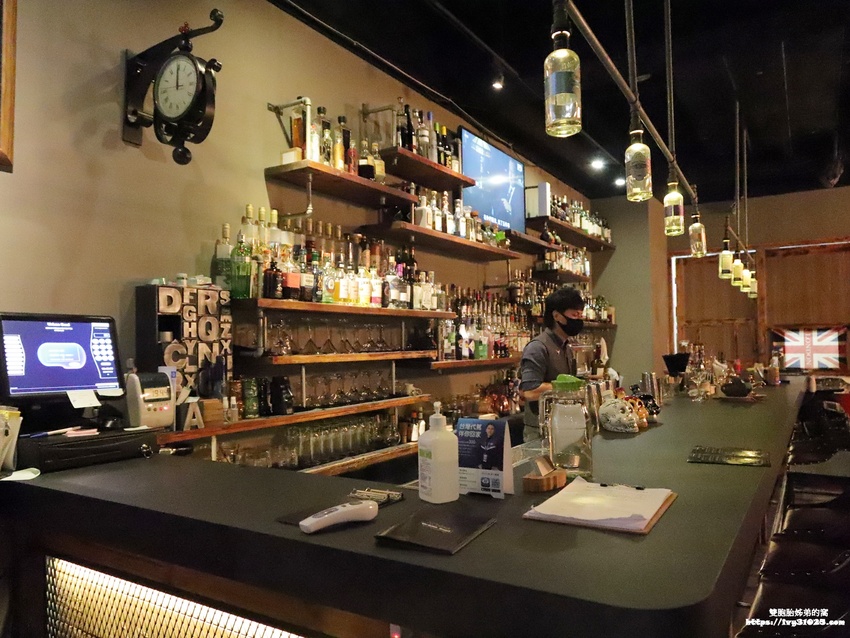 推薦高雄苓雅  晚餐宵夜 Urban Soul餐酒館․客製化的創意調酒 ․相聚小酌