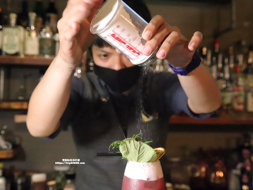 推薦高雄苓雅  晚餐宵夜 Urban Soul餐酒館․客製化的創意調酒 ․相聚小酌