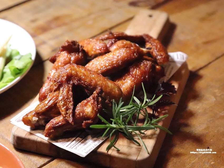 推薦高雄苓雅  晚餐宵夜 Urban Soul餐酒館․客製化的創意調酒 ․相聚小酌