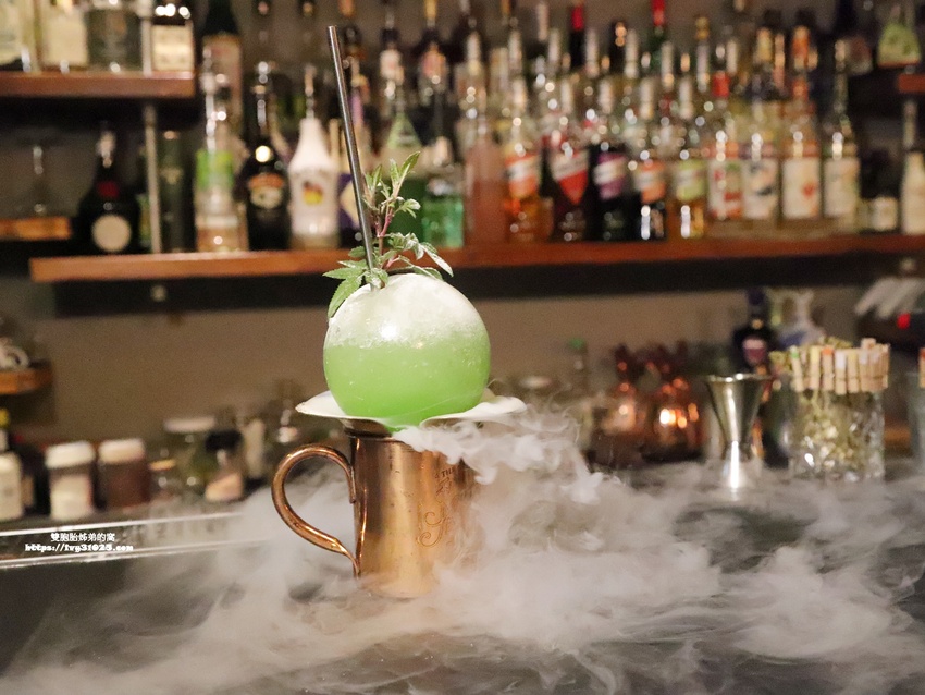 推薦高雄苓雅  晚餐宵夜 Urban Soul餐酒館․客製化的創意調酒 ․相聚小酌